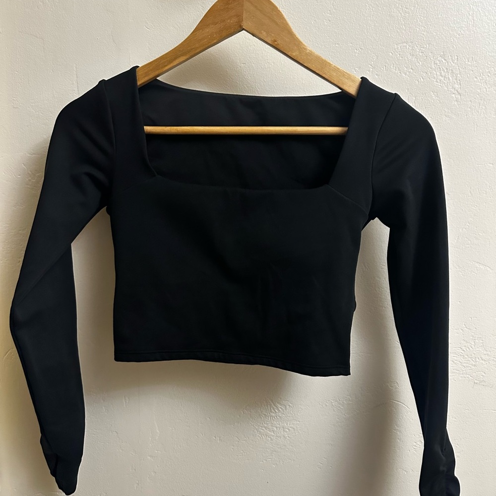 Hollister Black Long Sleeve Crop Top - Picture 2 of 4
